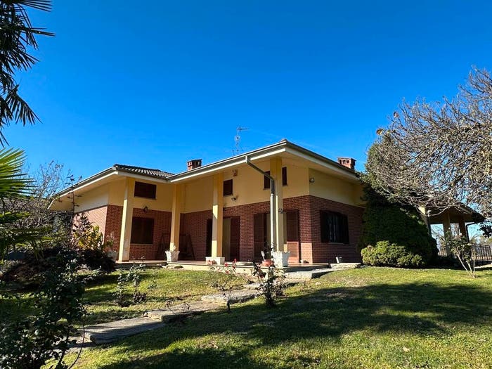 Casa con 6 locali in vendita in Via Salesea, Cardè