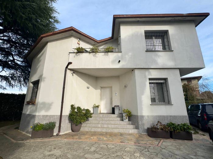 Casa con 6 locali in vendita in Via Nazionale dei Giovi, Centro, Lentate sul Seveso