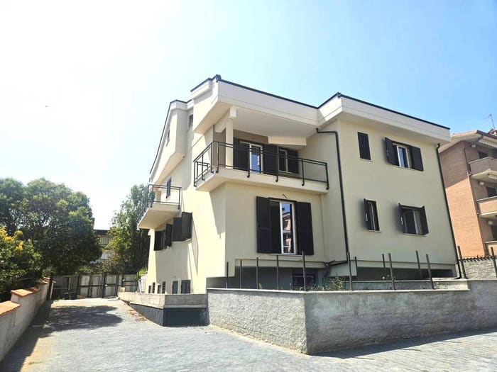 Appartamento trilocale in vendita in Via Francavilla di Sicilia, Borghesiana, Roma