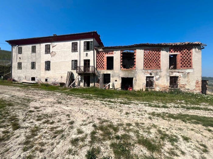 Casa con 6 locali in vendita in Corso della Libertà, Canelli