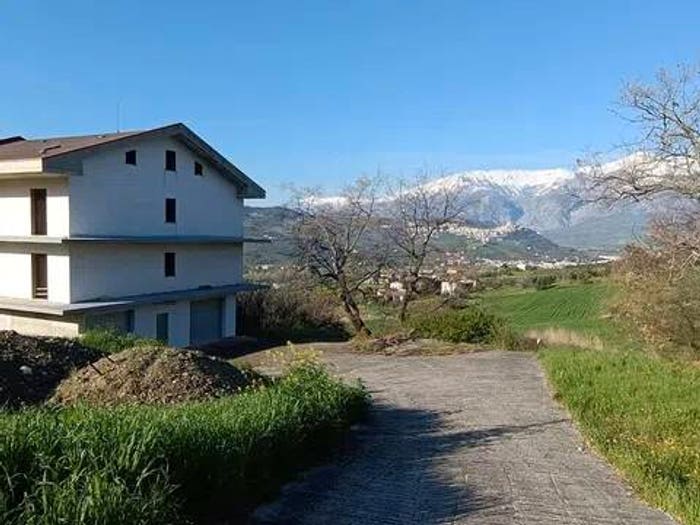Casa con 6 locali in vendita in Contrada Vizzarri, Casoli
