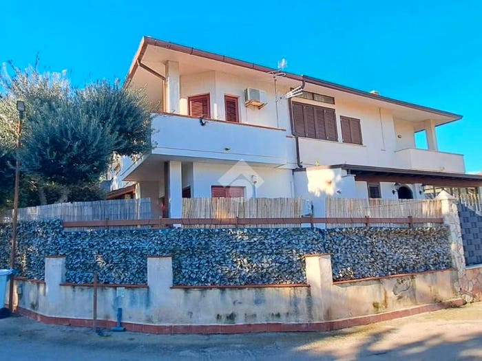 Casa con 6 locali in vendita in Viale della Regione Siciliana Nord Ovest, Tommaso Natale, Palermo