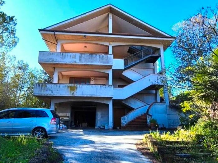 Casa con 6 locali in vendita in Via Per Popoli, Brecciarola, Chieti