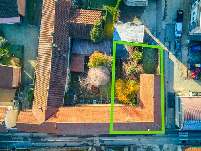 Casa con 6 locali in vendita in Via Peschiera, Piossasco