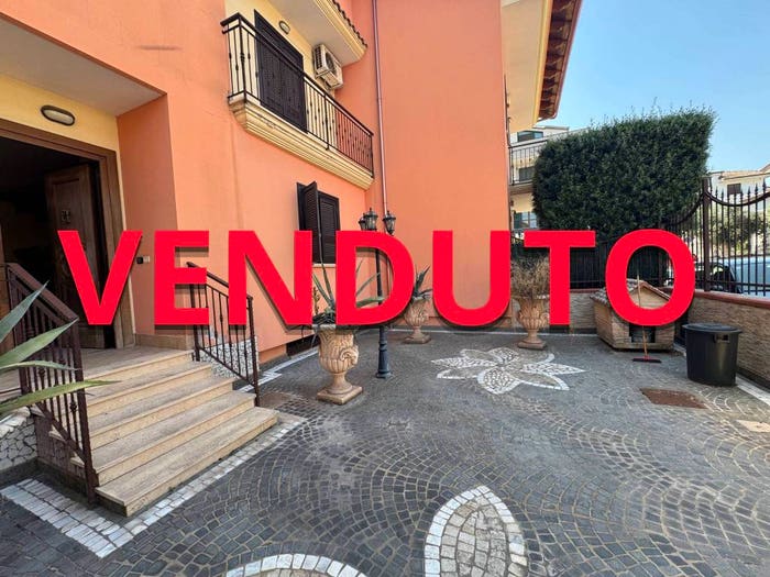 Casa con 6 locali in vendita in Via Niccolò Copernico, TrentolaDucenta