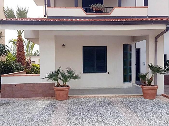 Appartamento quadrilocale in vendita in Montebello Jonico