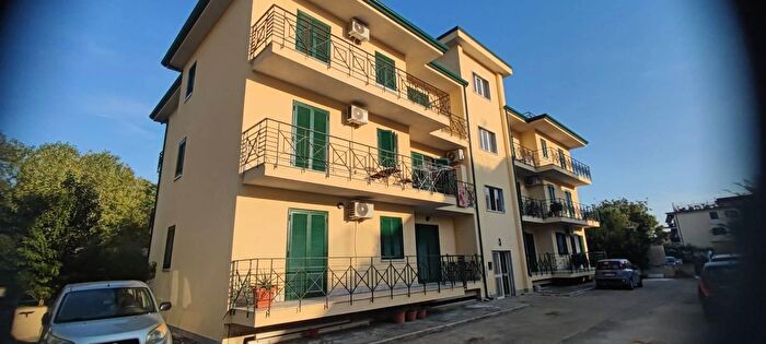 Appartamento trilocale in vendita in Via Giuseppe Garibaldi, Casapulla