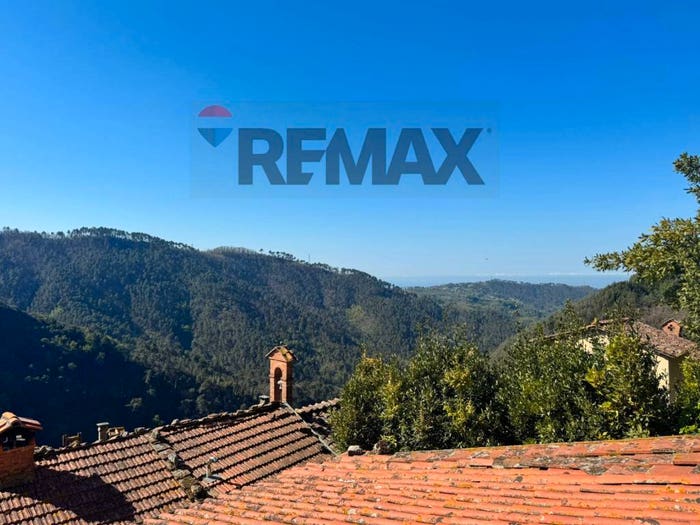 Casa con 6 locali in vendita in Via RedoloLoc Torcigliano, Camaiore Paese, Camaiore