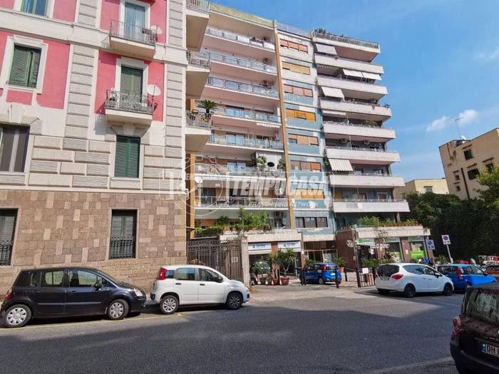 Appartamento trilocale in vendita in Via BATTISTELLO CARACCIOLO, Piazza Canneto Salvator Rosa, Napoli