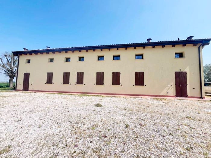 Casa con 6 locali in vendita in Via Argine Campo, Bondeno