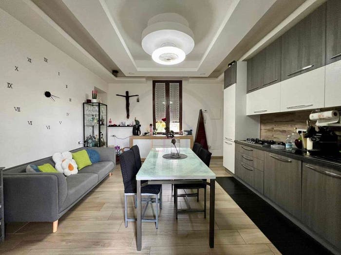 Appartamento trilocale in vendita in Via Cesana e Villa, Centro, Biassono