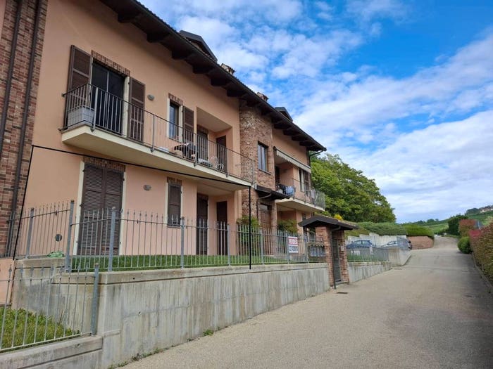 Appartamento con 5 locali in vendita in Frazione San Rocco Cherasca, Località Serre Madonna di Como, Alba