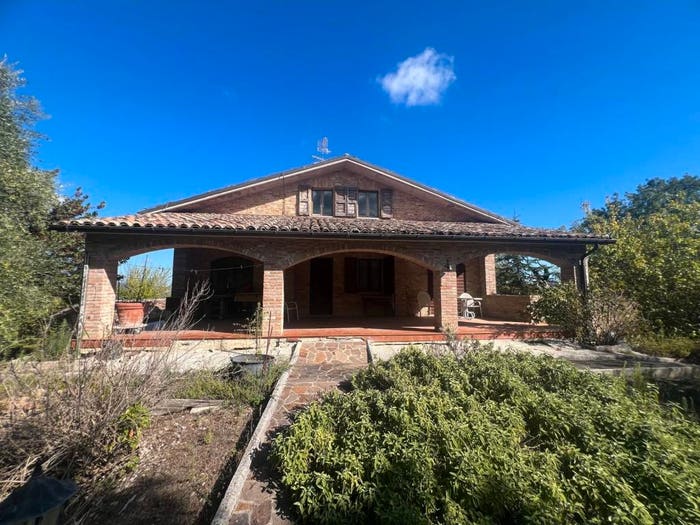 Casa con 6 locali in vendita in Via Maciolla, Urbino