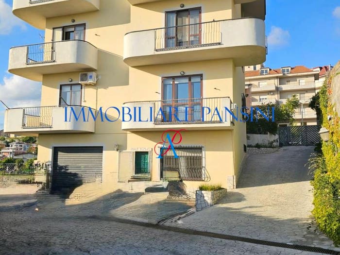 Casa con 6 locali in vendita in Via Alessi di Turio, Mater Domini Cavita, Catanzaro