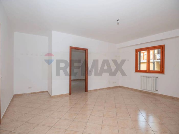 Appartamento con 5 locali in vendita in Via Salvatore Carnevale, Caltagirone