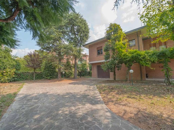 Casa con 6 locali in vendita in via donatori di sangue, Ospedale, Carpi
