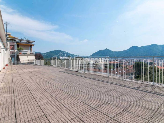 Appartamento quadrilocale in vendita in Via Francesco Crispi, Valduce Crispi, Como