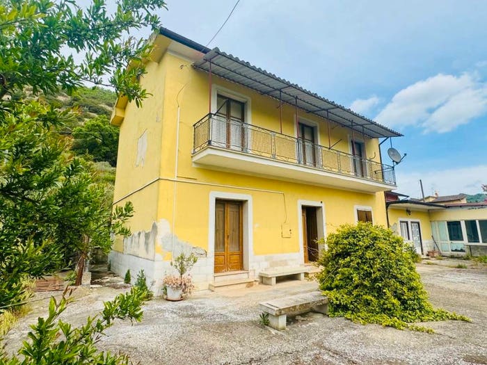 Casa con 6 locali in vendita in Cda tignano basso, Apice