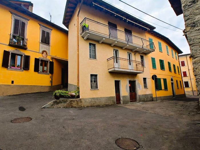 Casa quadrilocale in vendita in Via Dante Alighieri, Ponna Superiore, Ponna
