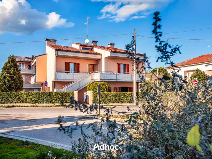 Appartamento con 5 locali in vendita in Via Brigata Messina, Fano Flaminio, Fano