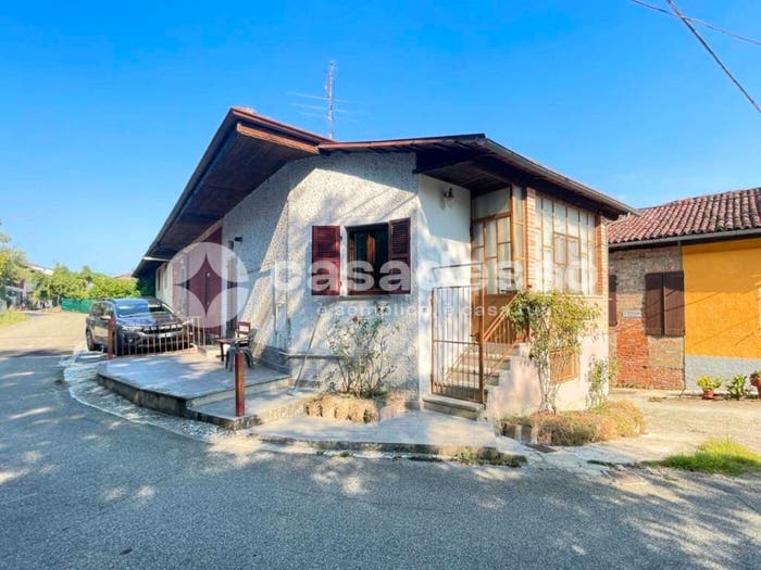 Casa quadrilocale in vendita in Via Giosuè Carducci, Centro, Crescentino