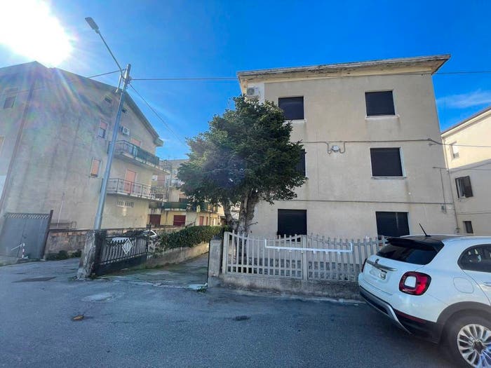 Appartamento trilocale in vendita in Via Umbria, Santa Maria, Catanzaro