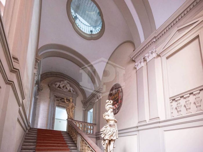 Appartamento trilocale in vendita in Via Barberia, Centro Storico, Bologna