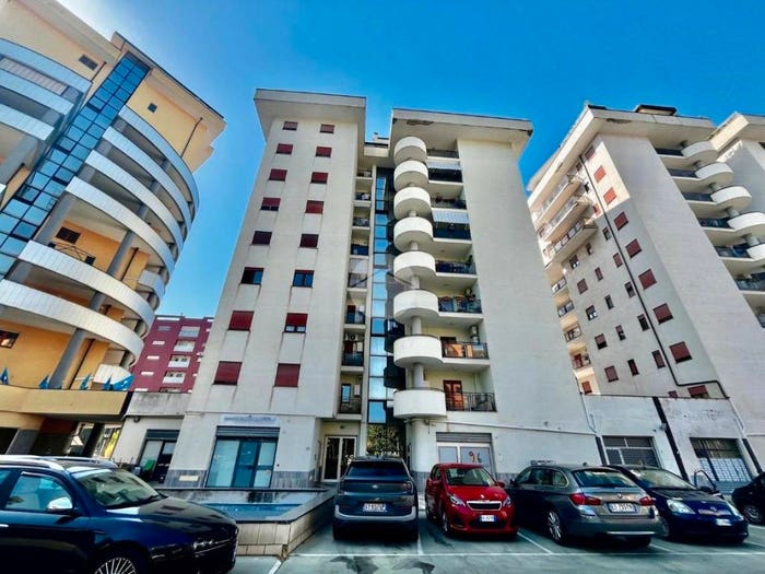 Appartamento quadrilocale in vendita in Piazza Giuseppe Peppino Impastato, Mancini, Cosenza