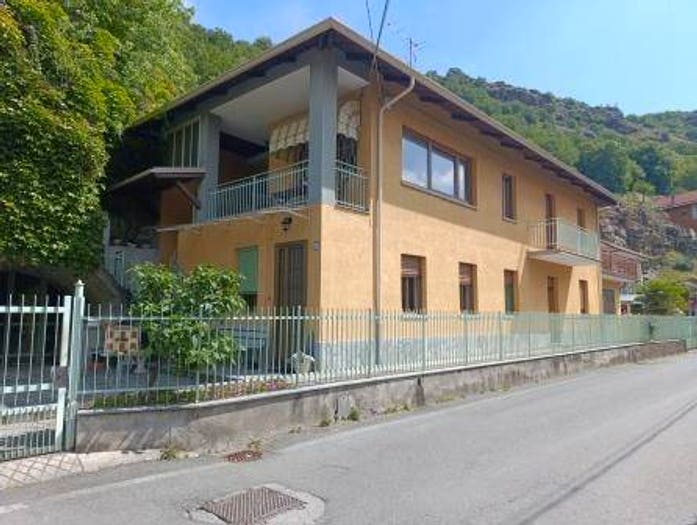Casa con 6 locali in vendita in Via Conte Verde, Centro, Condove
