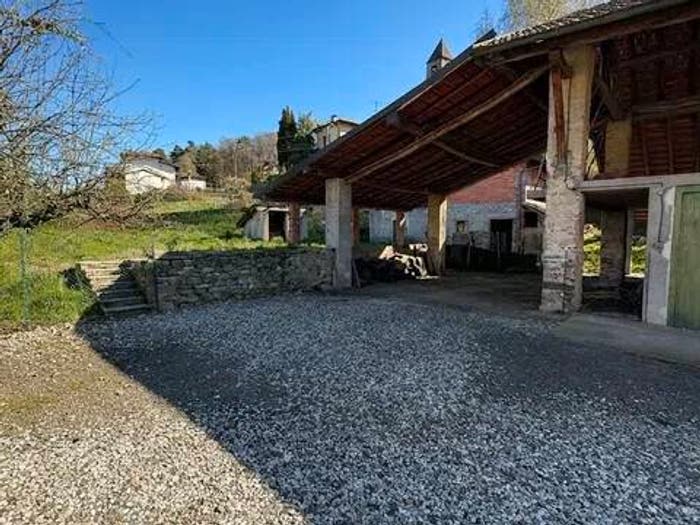Casa in vendita in Via Sant'Ambrogio, Capronno, Angera