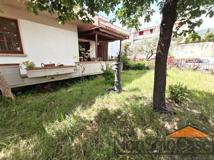 Casa con 6 locali in vendita in Via Pietro Nenni, Centro, Montale