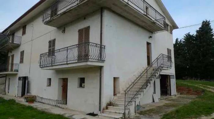 Appartamento con 6 locali in vendita in Località Renari Poggio San Vicino MC Italia, Poggio San Vicino