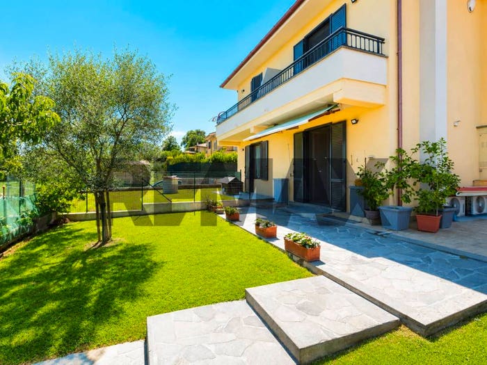 Casa con 6 locali in vendita in Strada Montecchio Scomparti, Capodimonte