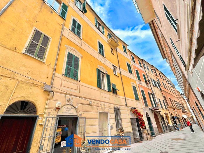 Appartamento quadrilocale in vendita in Via Renato Boragine, Centro, Loano
