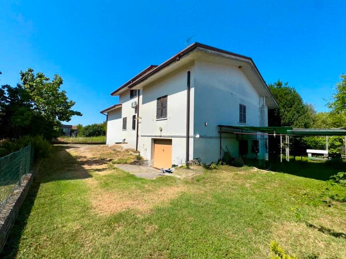 Casa con 6 locali in vendita in Via di Là dell'Acqua, Centro, Castel d'Ario