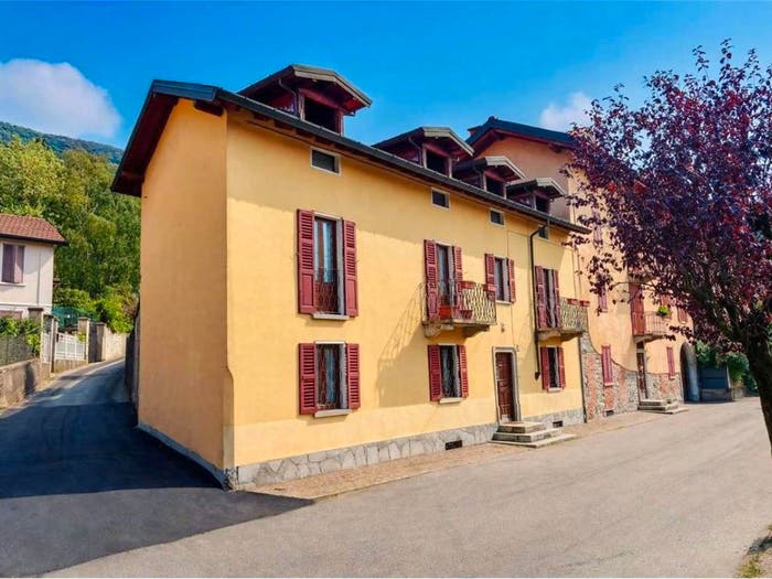 Casa con 6 locali in vendita in via san lorenzo, Orino