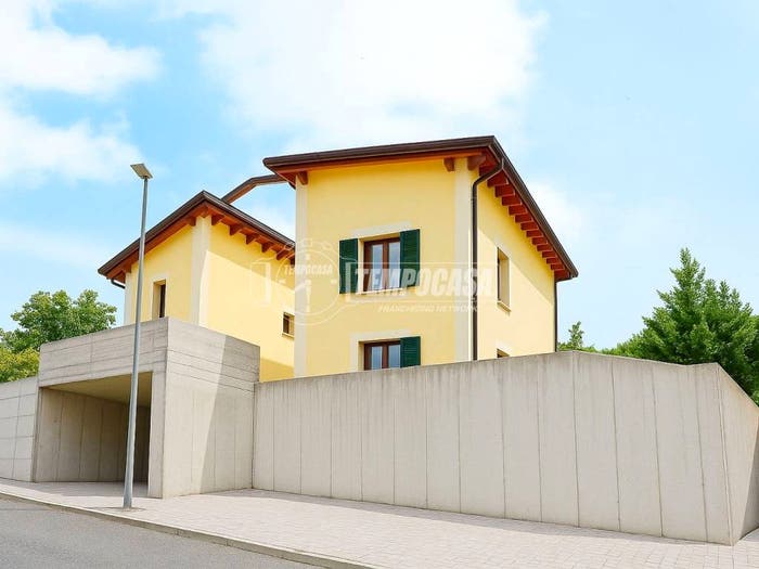 Casa con 5 locali in vendita in Gaggio Montano