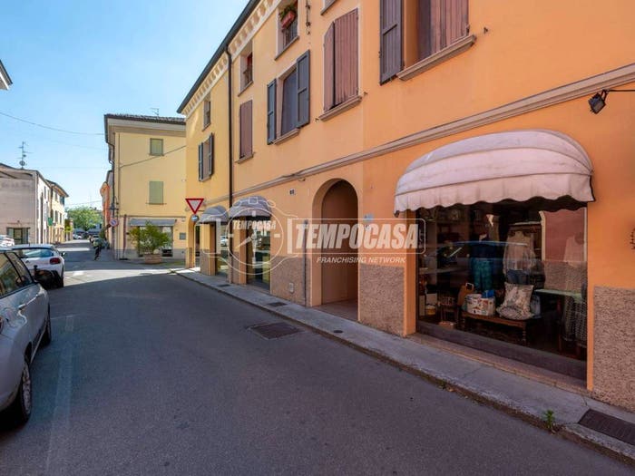Appartamento trilocale in vendita in Via Vittorio Veneto, Centro, Montecchio Emilia