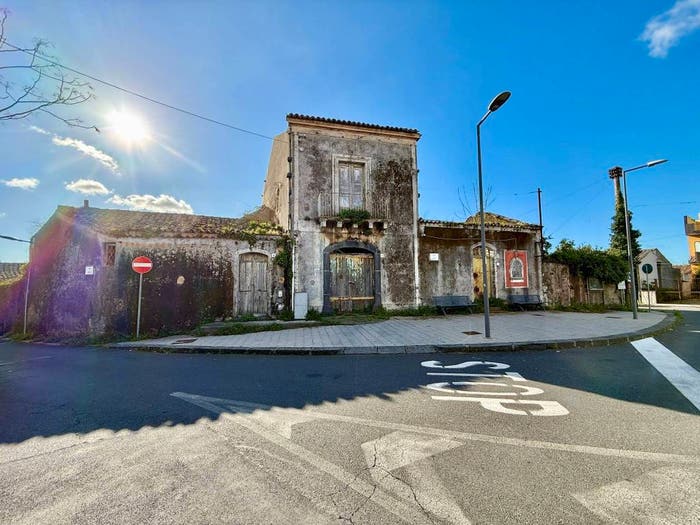 Casa con 5 locali in vendita in Piazza Piano Croce, Centro, Aci Bonaccorsi