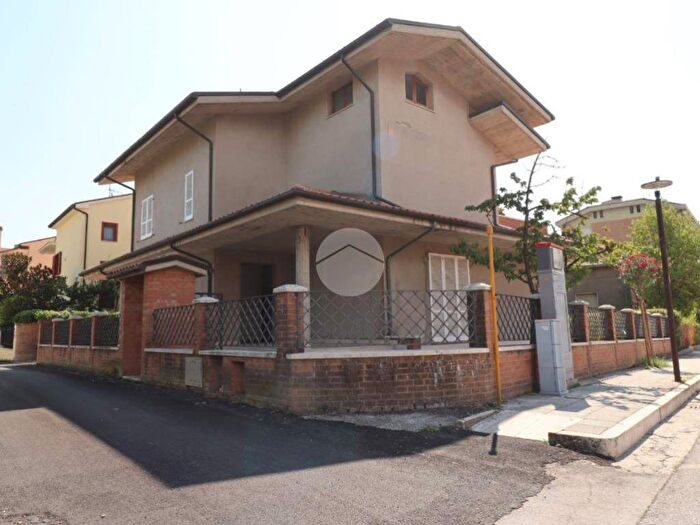 Casa con 5 locali in vendita in Via P Ventilii, Centro, Mosciano Sant'Angelo
