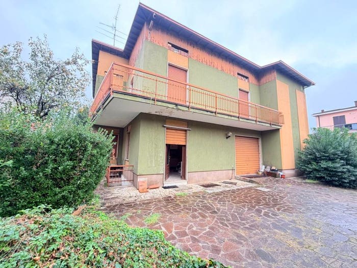 Casa con 6 locali in vendita in Via Bernardino Luini, Seriate