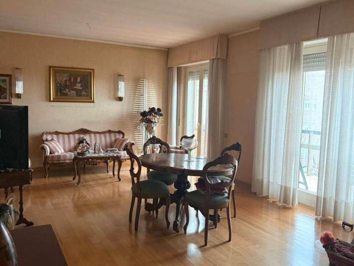 Casa con 6 locali in vendita in Via Genova, Marina di Carrara, Carrara