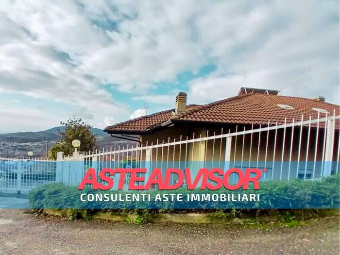 Casa con 6 locali in vendita in Frazione Salto Località Ronchi Inferiore, Cuorgnè
