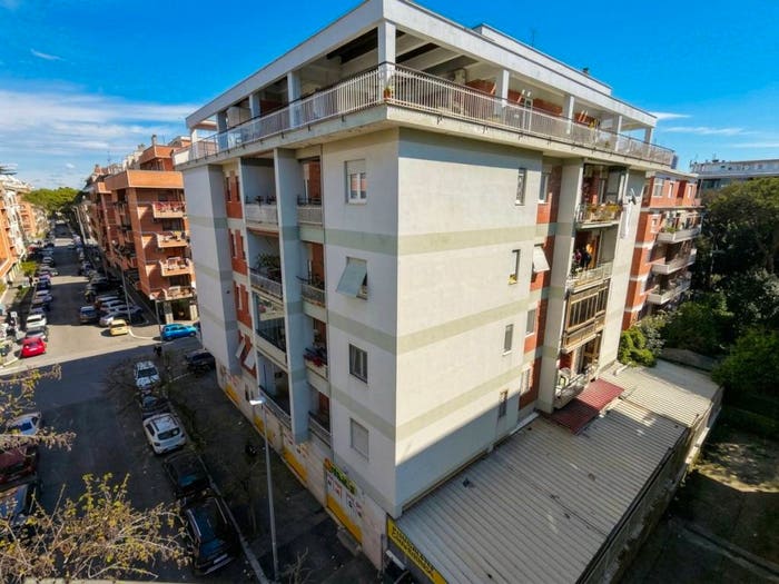 Appartamento trilocale in vendita in Via Ludovico De Filippi, Ostia Levante, Roma