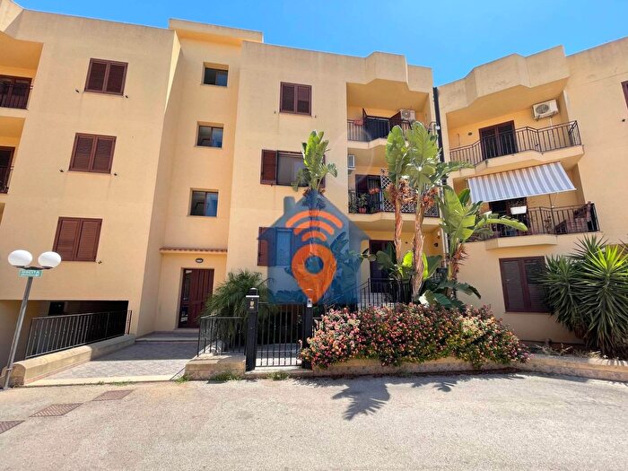 Appartamento con 7 locali in vendita in Via Pastrengo, Castelvetrano