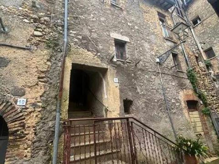 Appartamento trilocale in vendita in Via Caggiani, Centro, Frasso Sabino