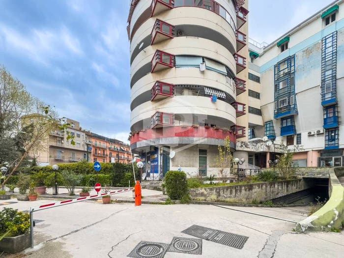 Appartamento con 5 locali in vendita in Via Nicola Nicolini, San Carlo All'Arena, Napoli
