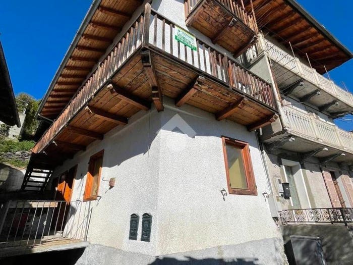 Casa quadrilocale in vendita in Frazione Arpuilles Chacotteyes, Arpuilles, Aosta