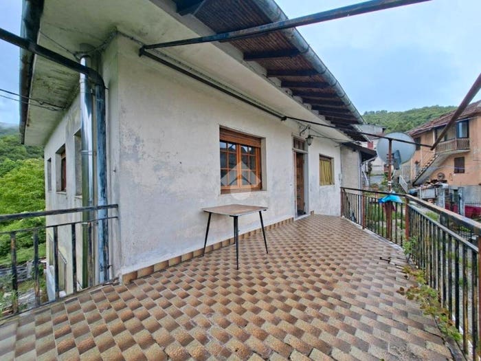 Casa con 6 locali in vendita in Località Arezzo, Arezzo, Vobbia