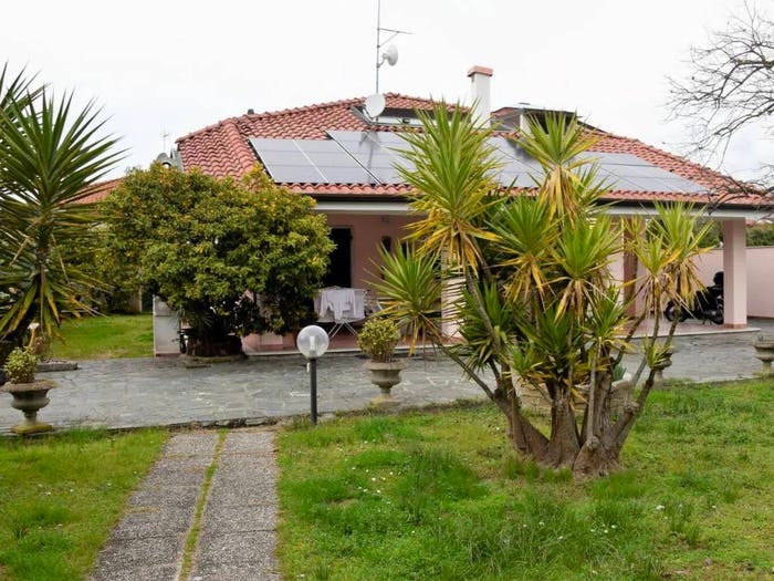Casa con 6 locali in vendita in Viale Monzoni, Marina di Carrara, Carrara